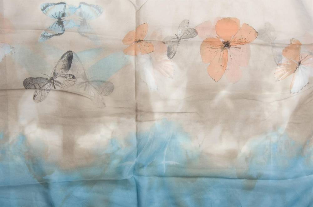 Stylebreaker Seidiger Loop Mit Schmetterling Print