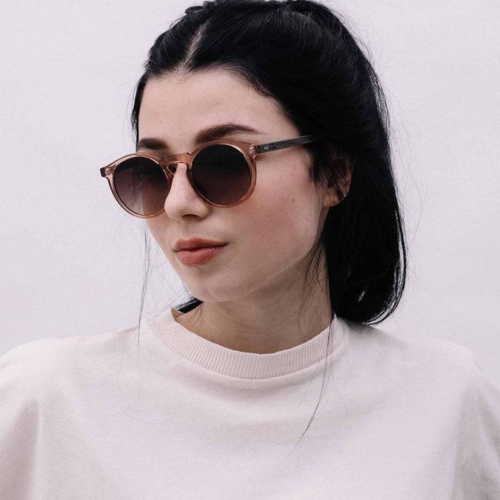 Take A Shot Lola Walnussholz I Polarized