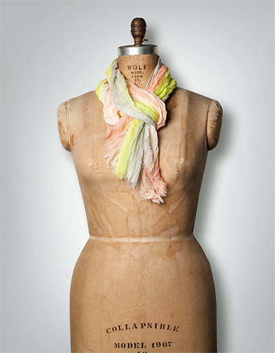 CODELLO Leichter Crinkle-Schal mit Rainbow-Print