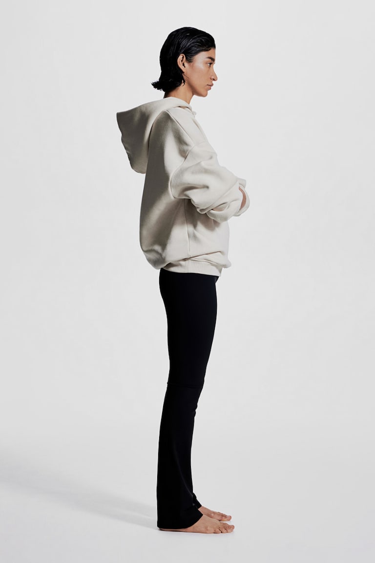 H&M Ausgestellte Yoga-Leggings mit SoftMove™ Lycra®