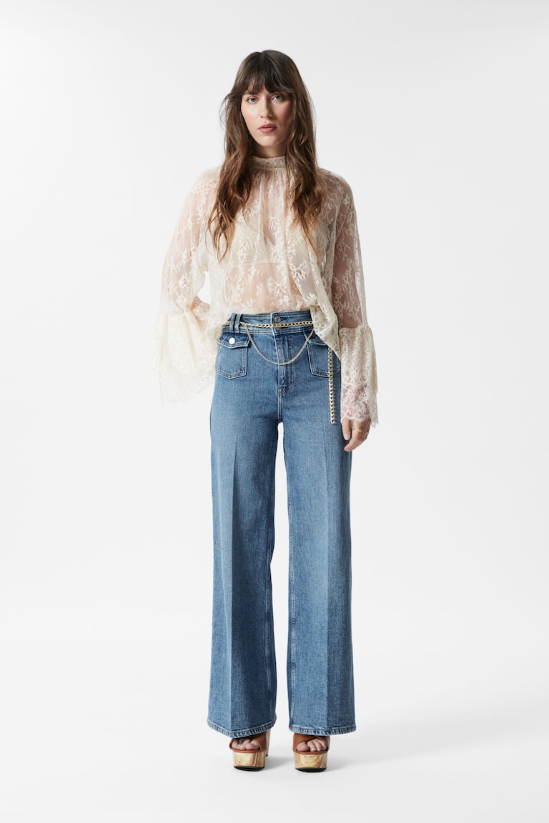 H&M Ausgestellte Jeans mit Bügelfalten