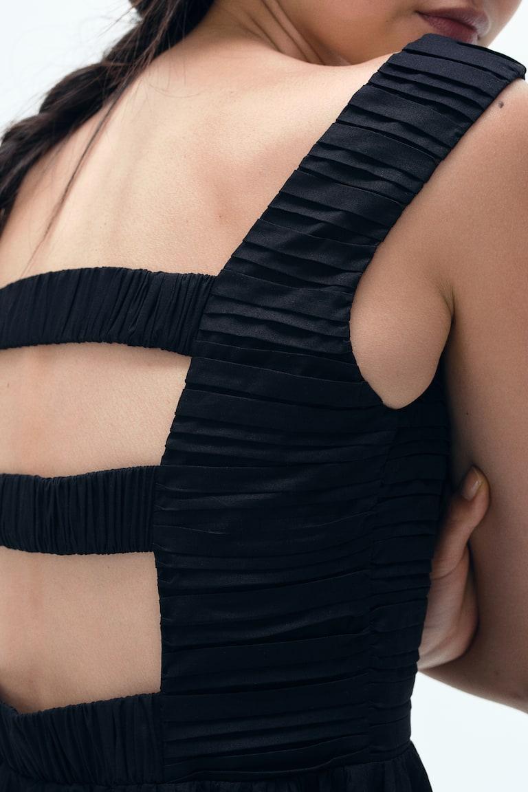 H&M Ausgestelltes Kleid Mit Biesen