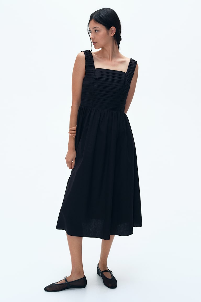 H&M Ausgestelltes Kleid Mit Biesen