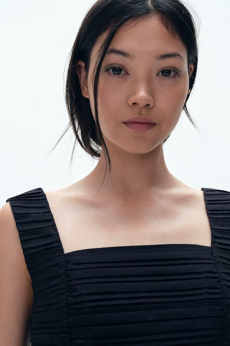 H&M Ausgestelltes Kleid Mit Biesen