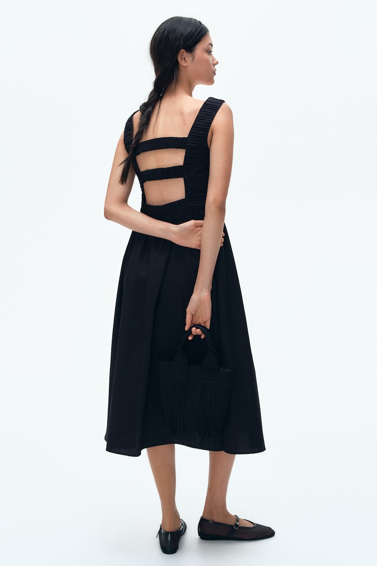 H&M Ausgestelltes Kleid Mit Biesen
