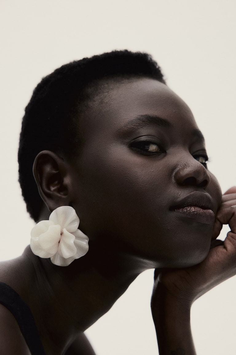 H&M Blütenförmige Ohrstecker