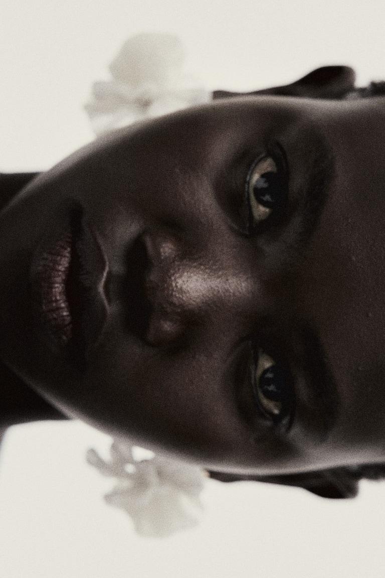 H&M Blütenförmige Ohrstecker