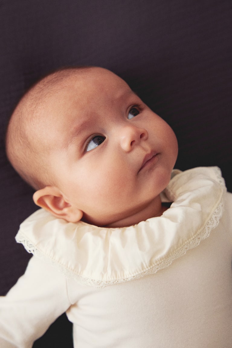 H&M Body Mit Volantkragen