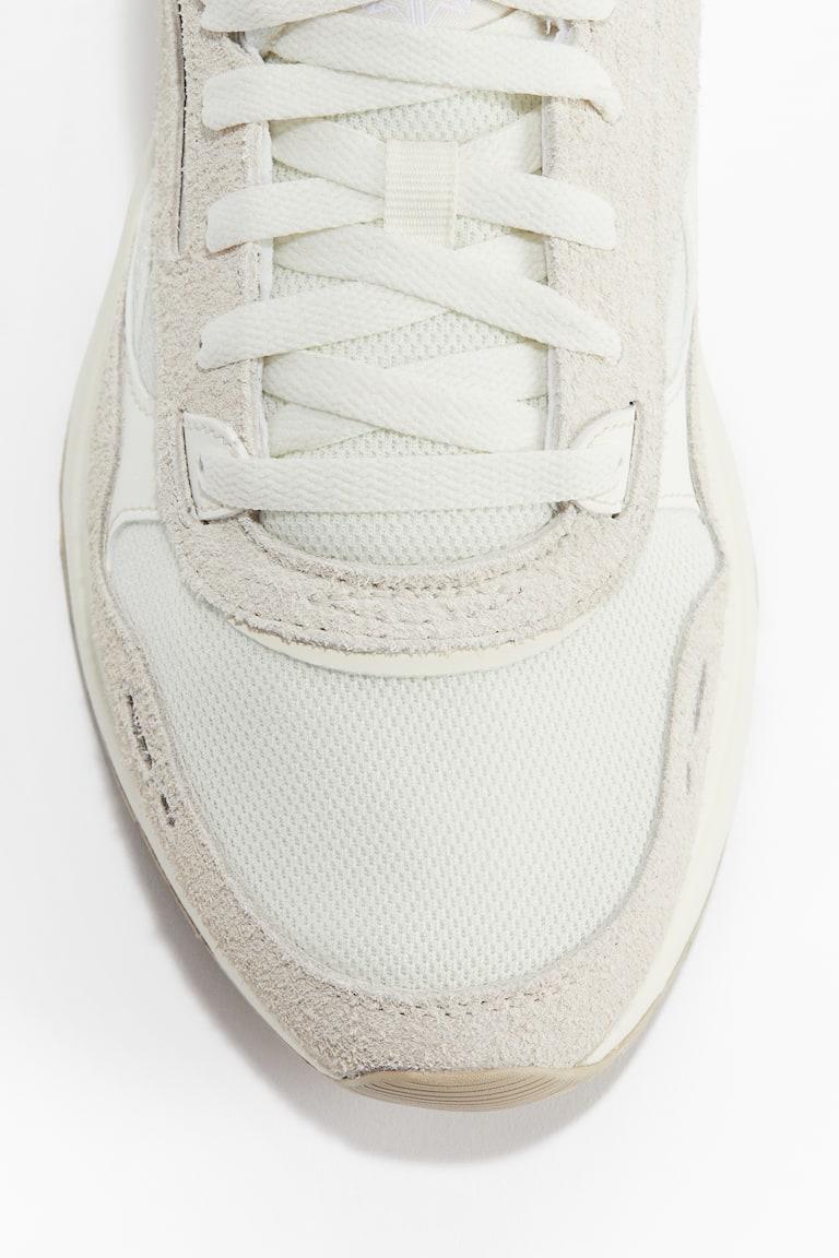 H&M Classic Leather 2400