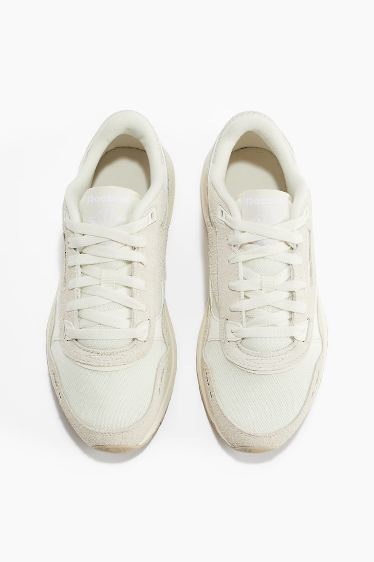 H&M Classic Leather 2400