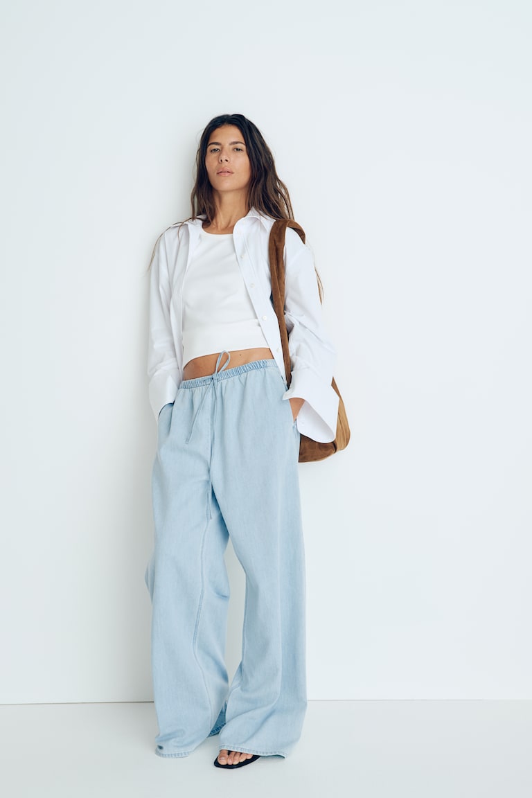 H&M Feather Soft Jeanshose mit Kordelzug