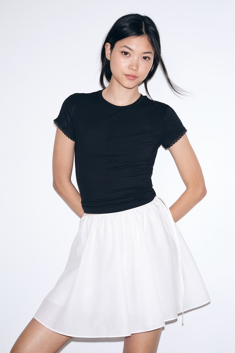 H&M Geripptes T-Shirt Mit Spitzenborten