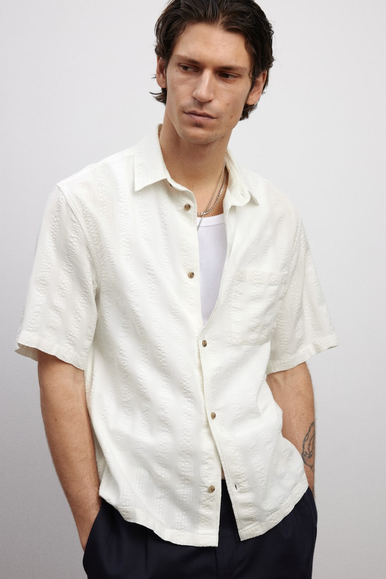H&M Kurzarmhemd mit Struktur in Regular Fit