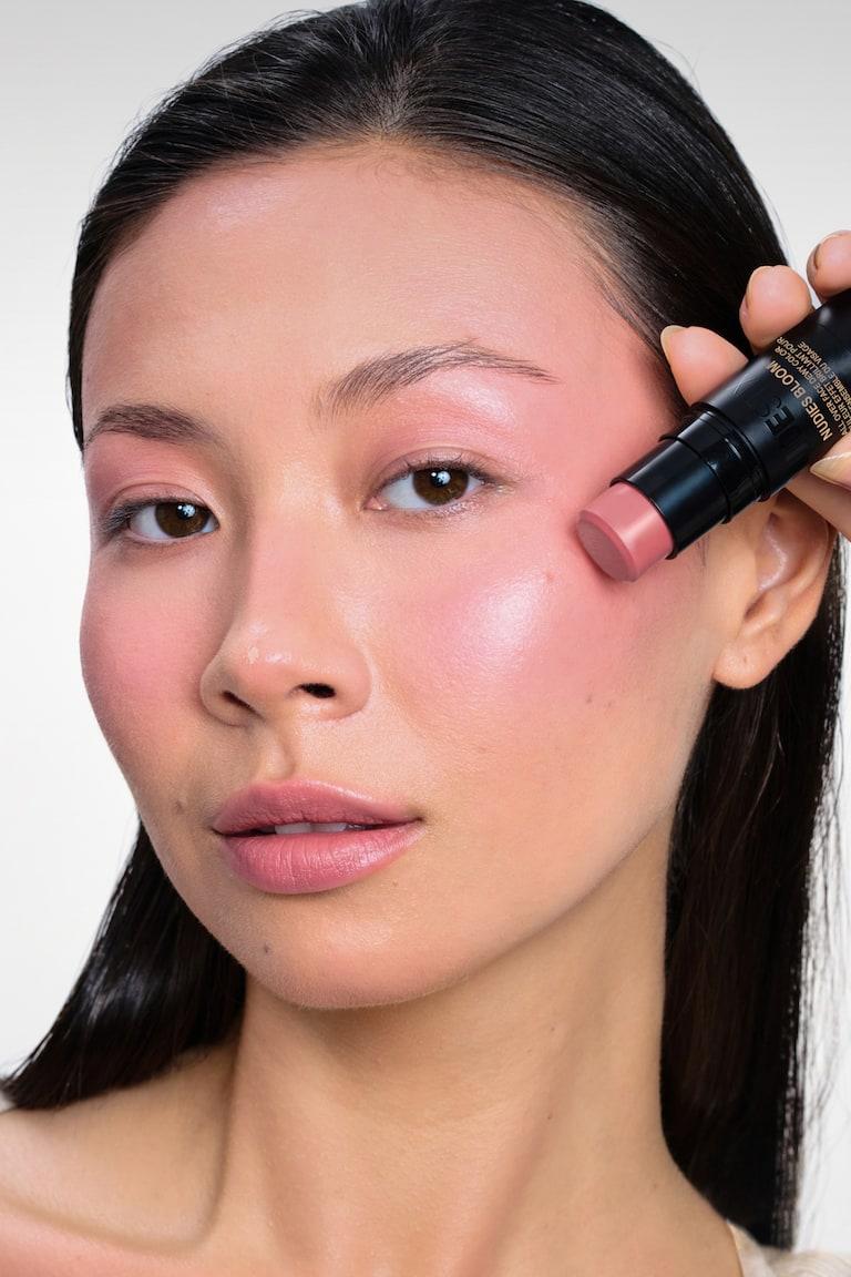 H&M Nudies All Over Face Dewy Blush