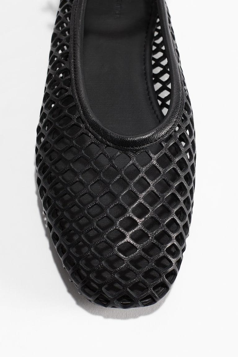 H&M Perforierte Lederballerinas