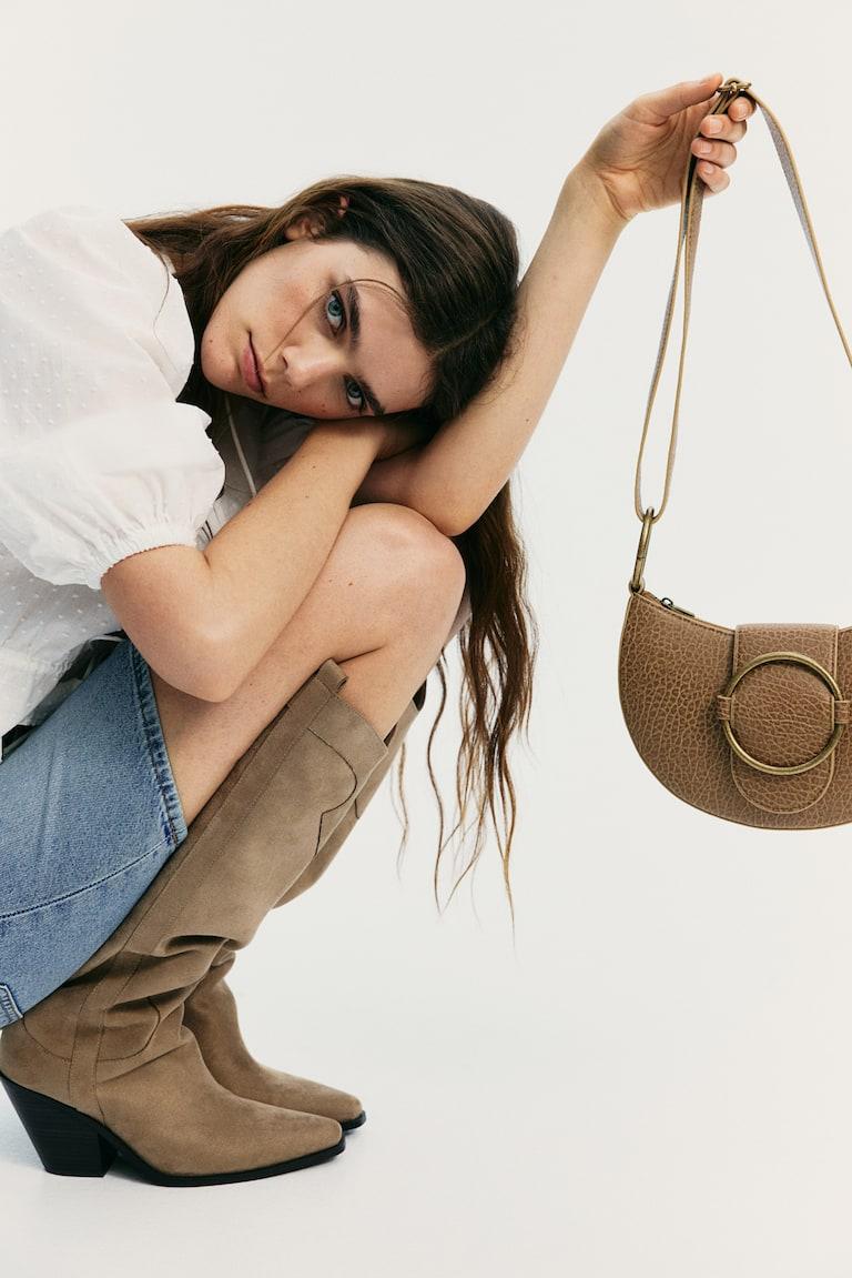 H&M Schultertasche mit Zierschnalle