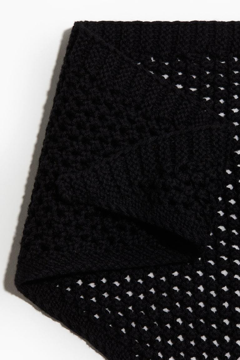H&M Tuch In Pointellestrick