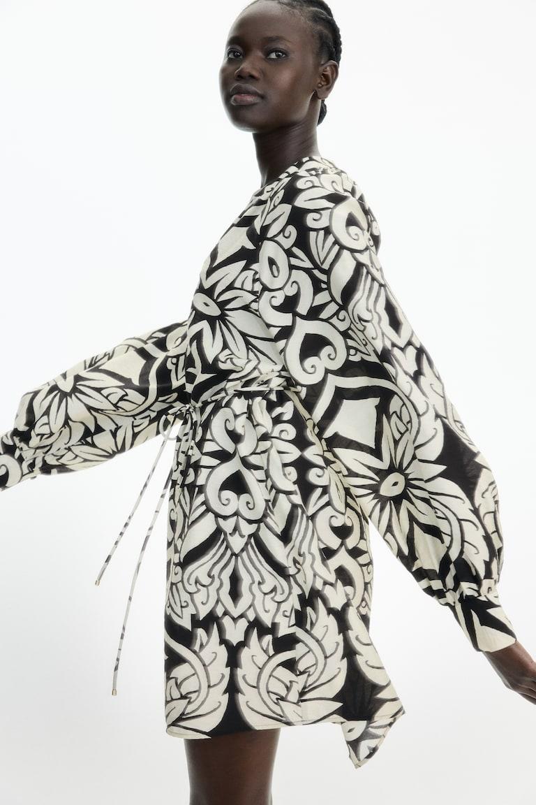 H&M Tunikakleid mit Bindegürtel