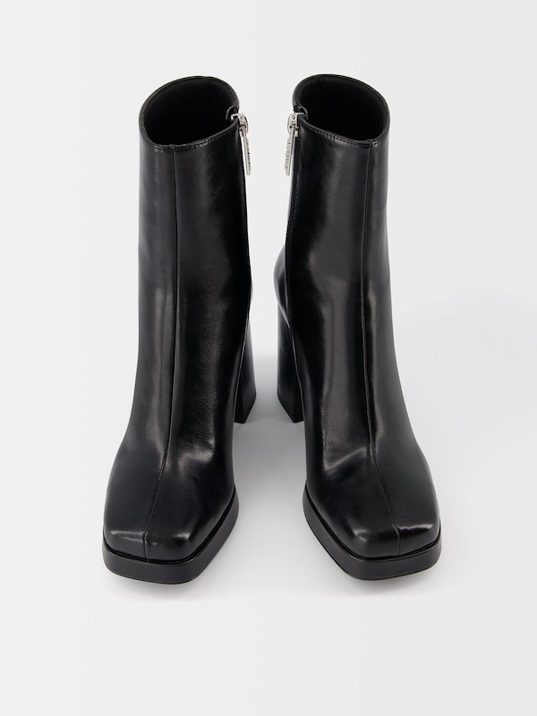 Bershka Bershka Stiefelette In Schwarz
