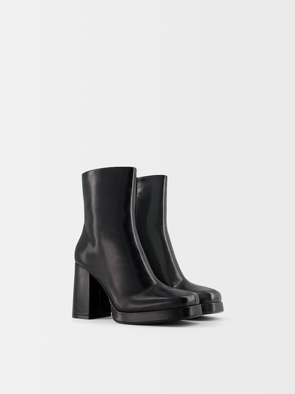 Bershka Bershka Stiefelette In Schwarz