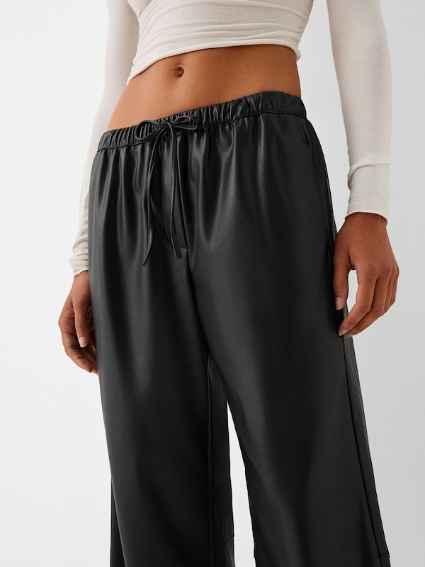 Bershka Bershka Wide Leg Hose In Schwarz