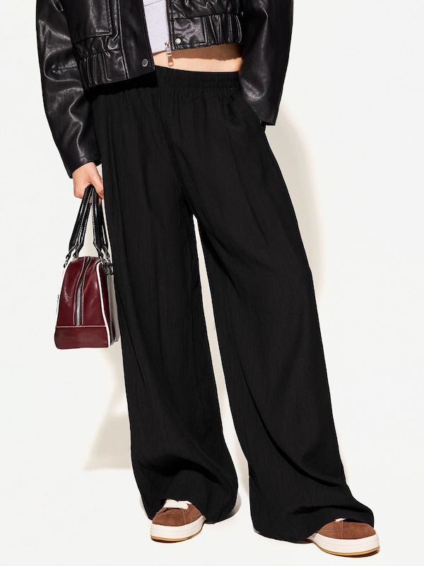 Bershka Bershka Wide Leg Hose In Schwarz