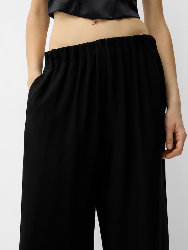 Bershka Bershka Wide Leg Hose In Schwarz