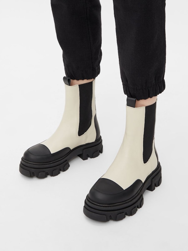 Bianco Bianco Chelsea Boots 'GINNY' In Creme