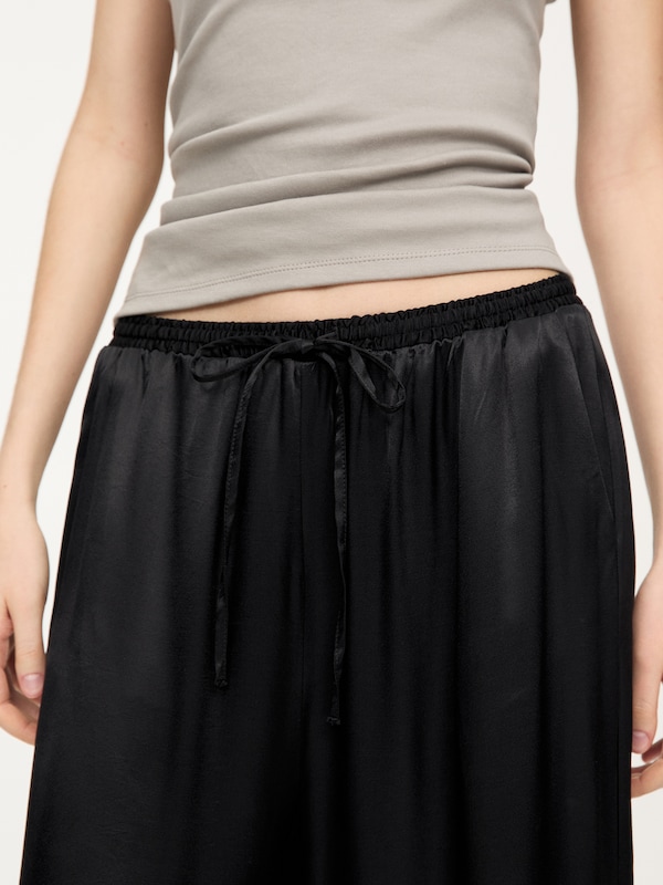 Pullu0026Bear Pull&Bear Wide Leg Hose In Schwarz