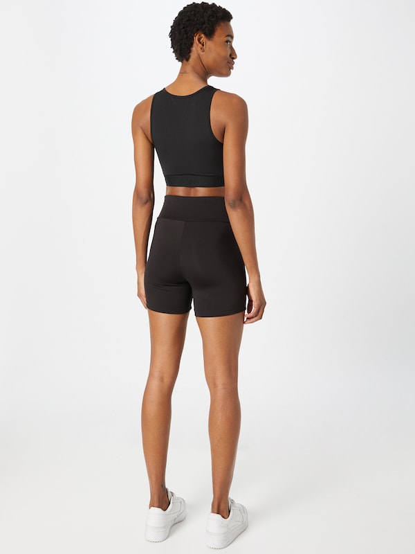 Urban Classics Urban Classics Skinny Shorts In Schwarz