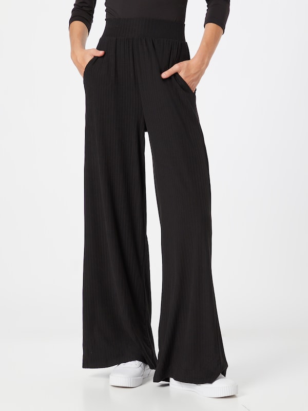 Urban Classics Urban Classics Wide Leg Hose In Schwarz