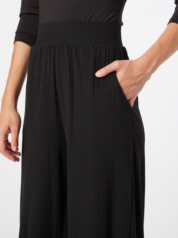 Urban Classics Urban Classics Wide Leg Hose In Schwarz