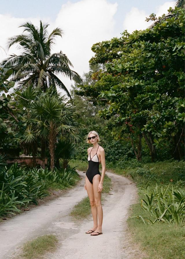Mango Badeanzug Mit Kombiniertem Gewebe Und Häkelapplikation