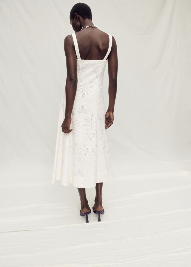 Mango Evasé-Kleid Aus Leinen Mit Floraler Stickerei