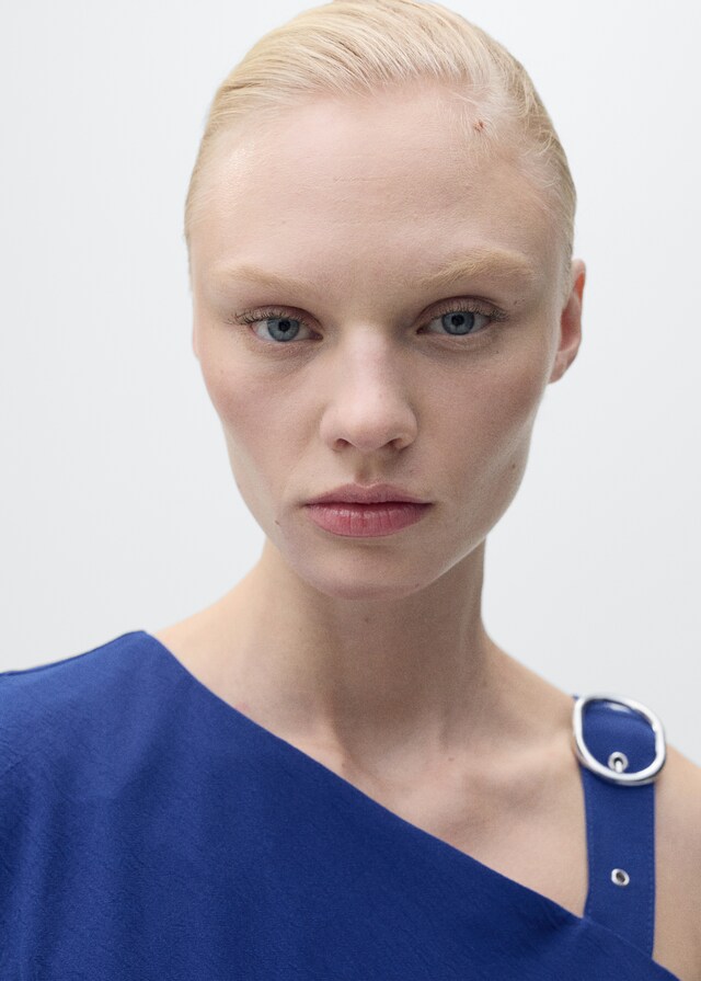 Mango Asymmetrisches Kleid Mit Schnalle Am Träger