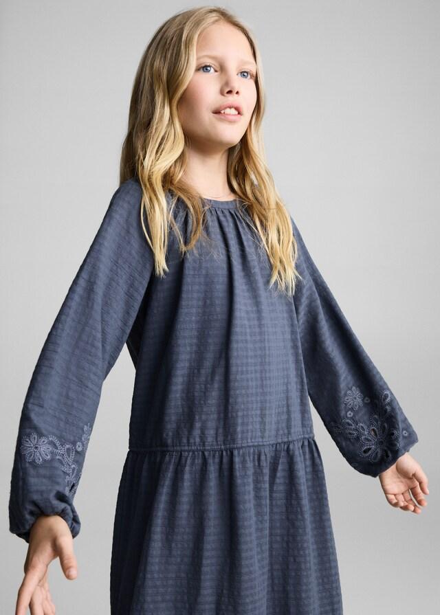 Mango Besticktes Kleid mit Texturmuster