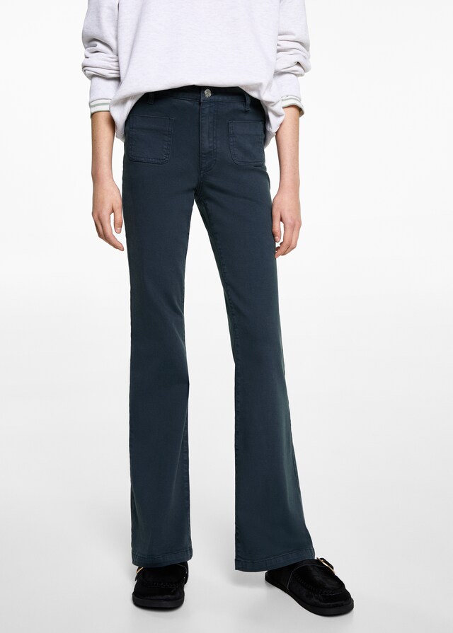 Mango Flared-Jeans mit Taschen