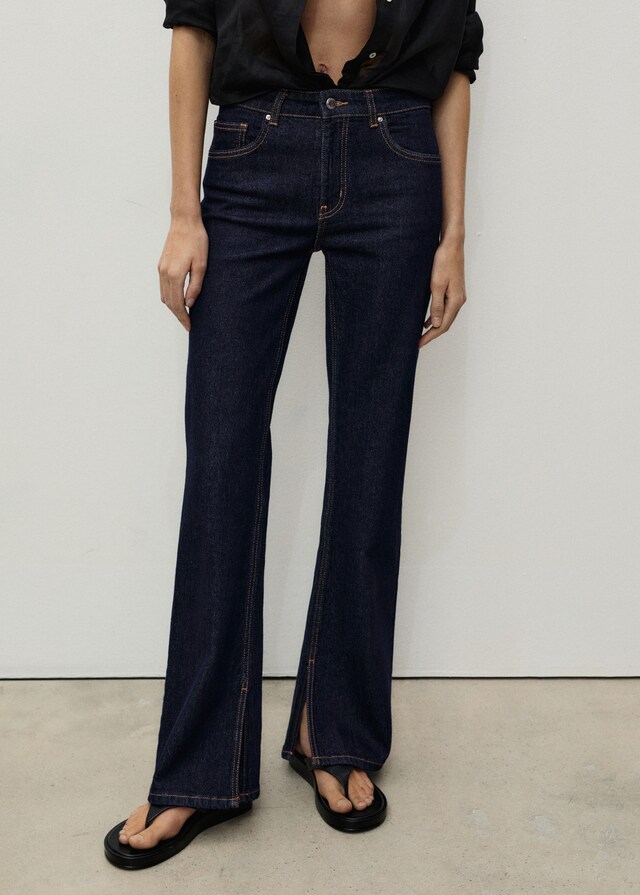 Mango Flared-Rinse-Wash-Jeans mit Schlitzen