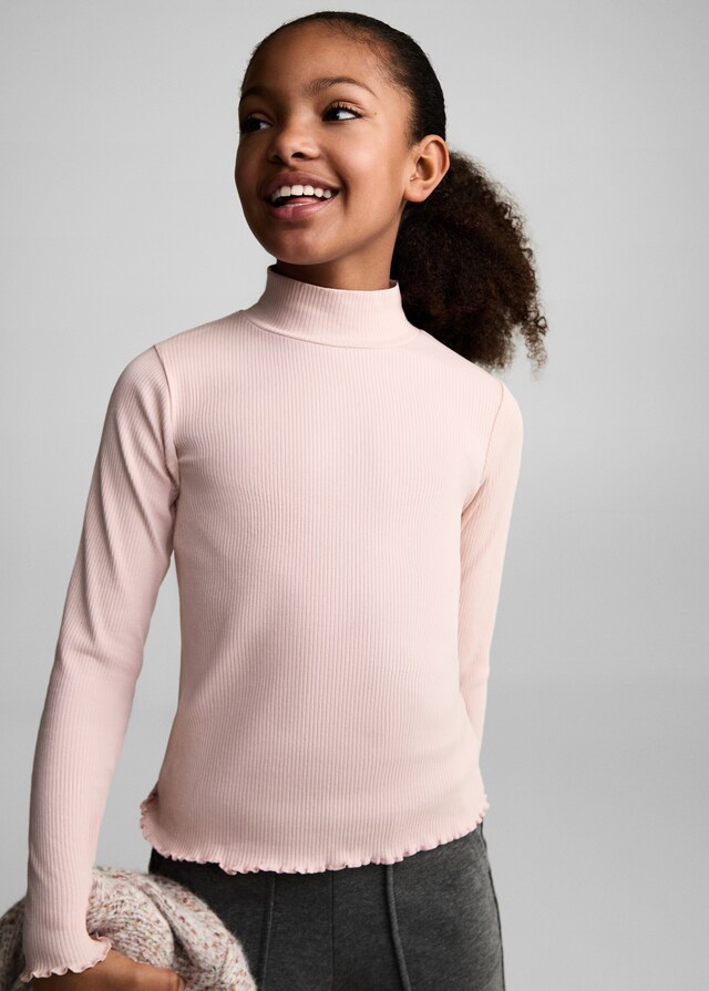 Mango Geripptes T-Shirt mit hohem Kragen