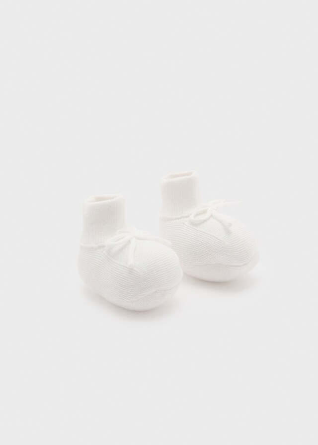 Mango Gestrickte Babyschuhe mit Schleife