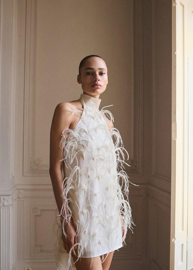 Mango Neckholder-Kleid mit Federdetails