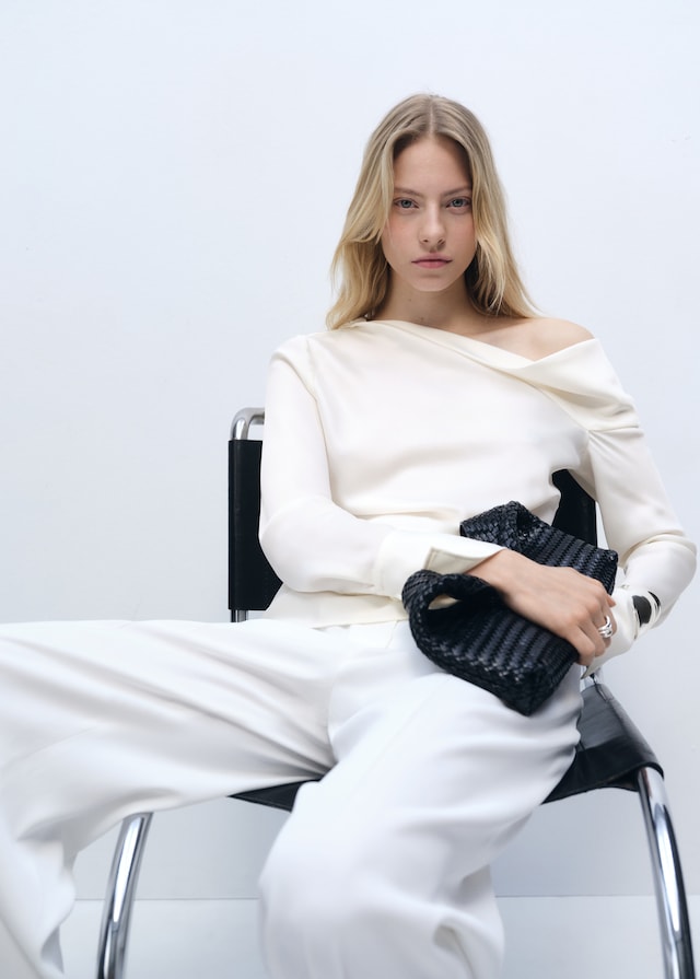 Mango Satinierte Bluse Mit Drapiertem Kragen