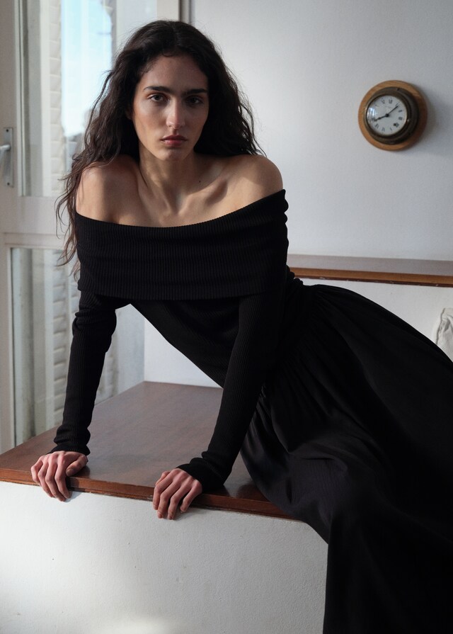 Mango Schulterfreies Kleid aus kombiniertem Stoff