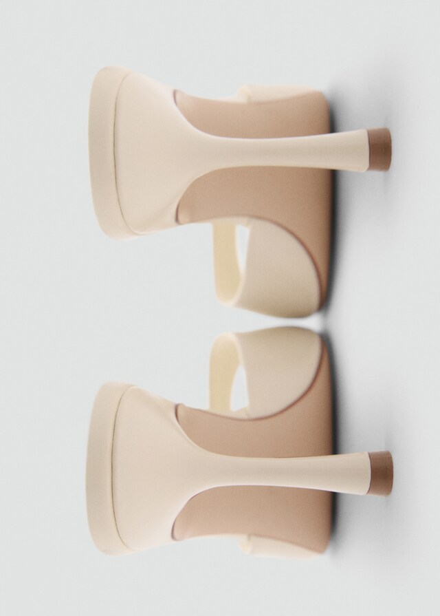 Mango Spitz Zulaufende Sandalette