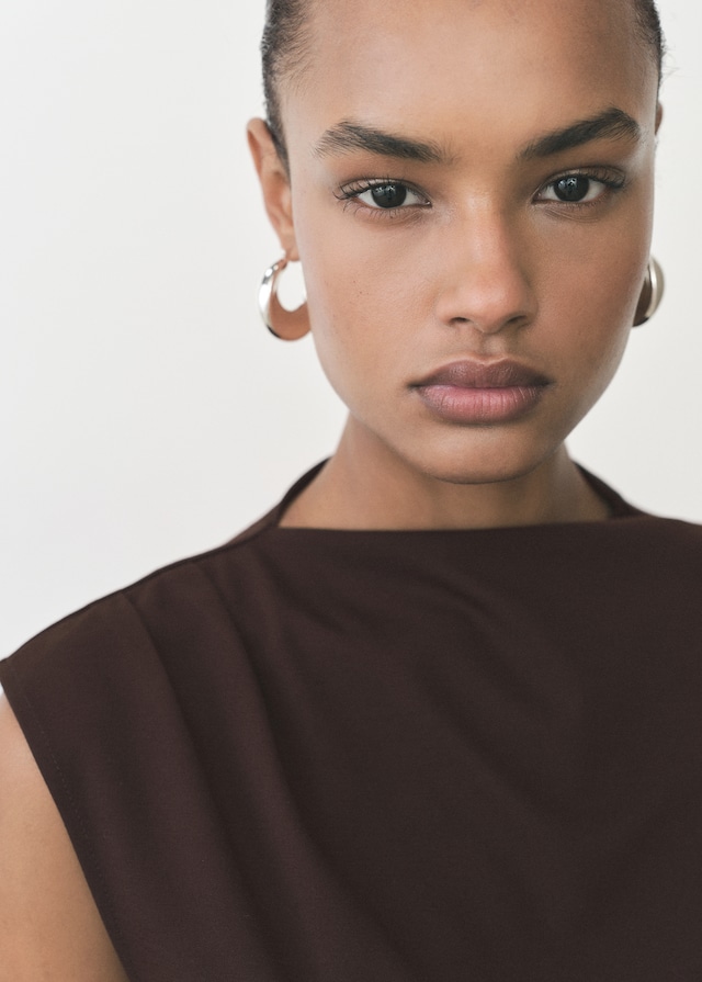 Mango T-Shirt Mit Asymmetrischem Ausschnitt Und Raffdetails