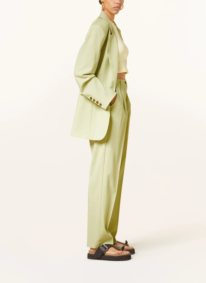 By Aylin Koenig By Aylin Koenig Hose