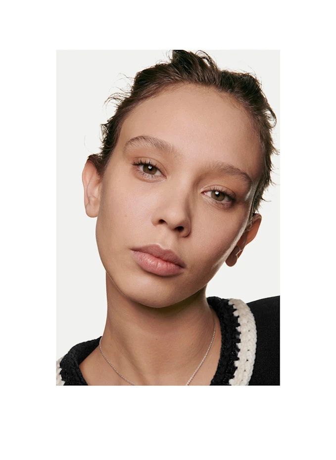 CHANEL CHANEL ULTRA LE TEINT VELVETFoundation Mit Weichzeichnereffekt. Samtig-mattes Finish
