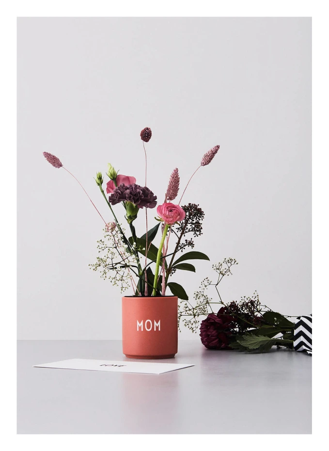 DESIGN LETTERS DESIGN LETTERS Becher MOMHöhe: 8 5 Cm