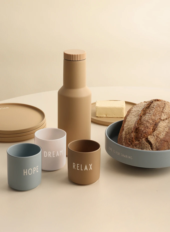 DESIGN LETTERS DESIGN LETTERS BecherVolumen: 325 Ml