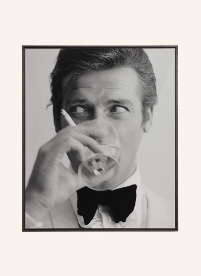 JACOB BADEN JACOB BADEN Wandbild HERR ROGER MOORE mit Rahmen